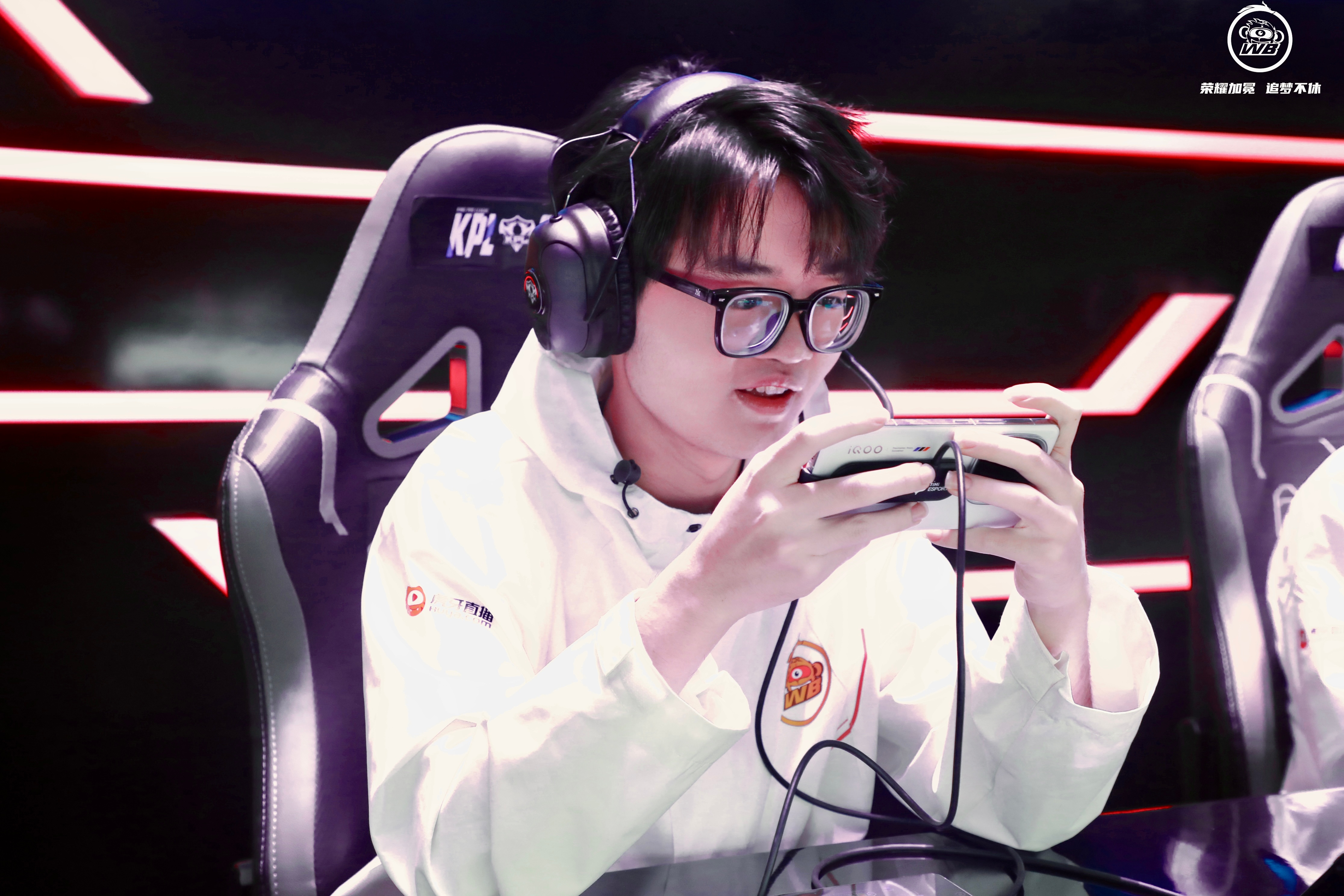 WBG碾压BLG，Xiaohu关键团战开团秒人强强对话成都决赛之夜，让粉丝疯狂欢呼的简单介绍