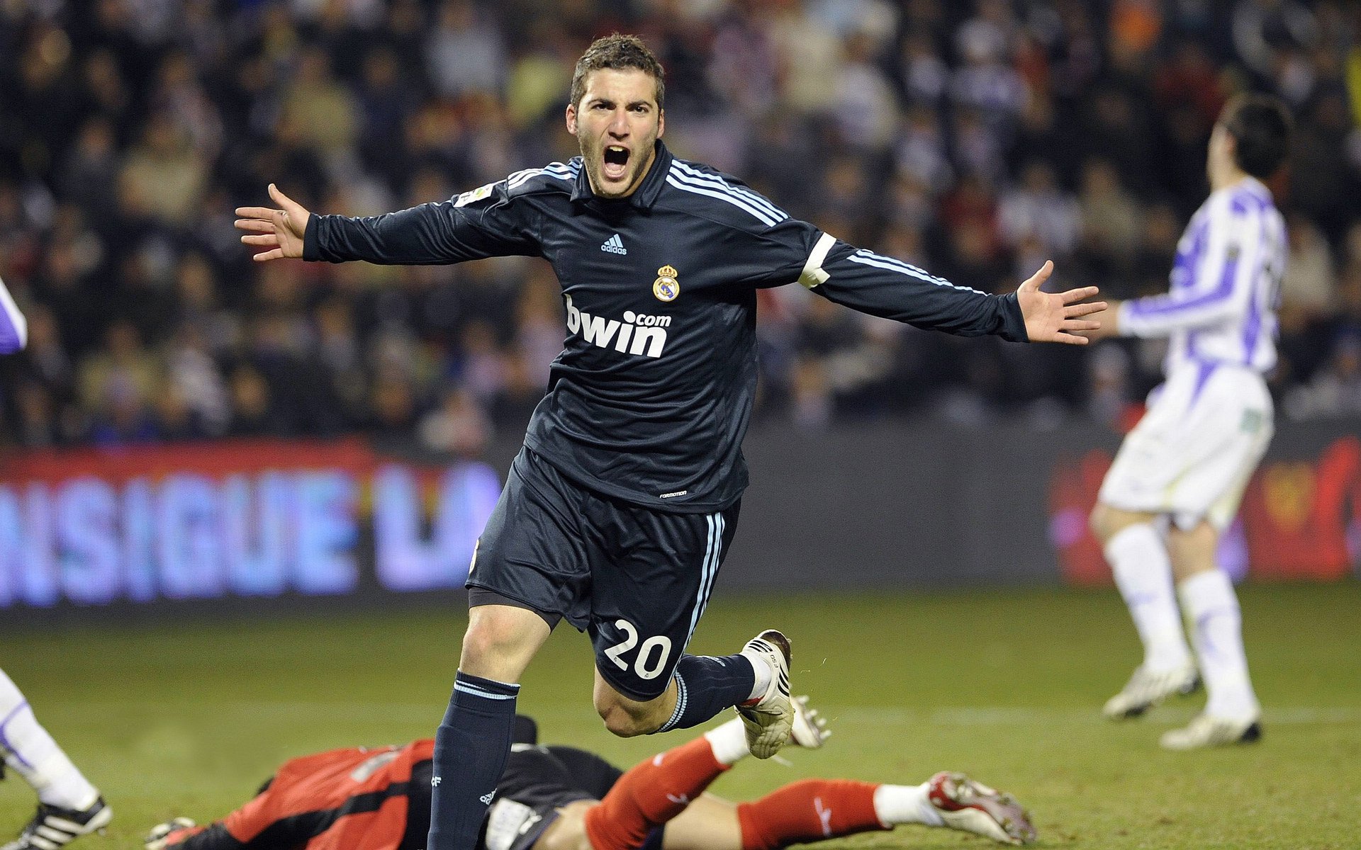 意甲焦点战,奇才收割太阳,战术革新与新生代崛起