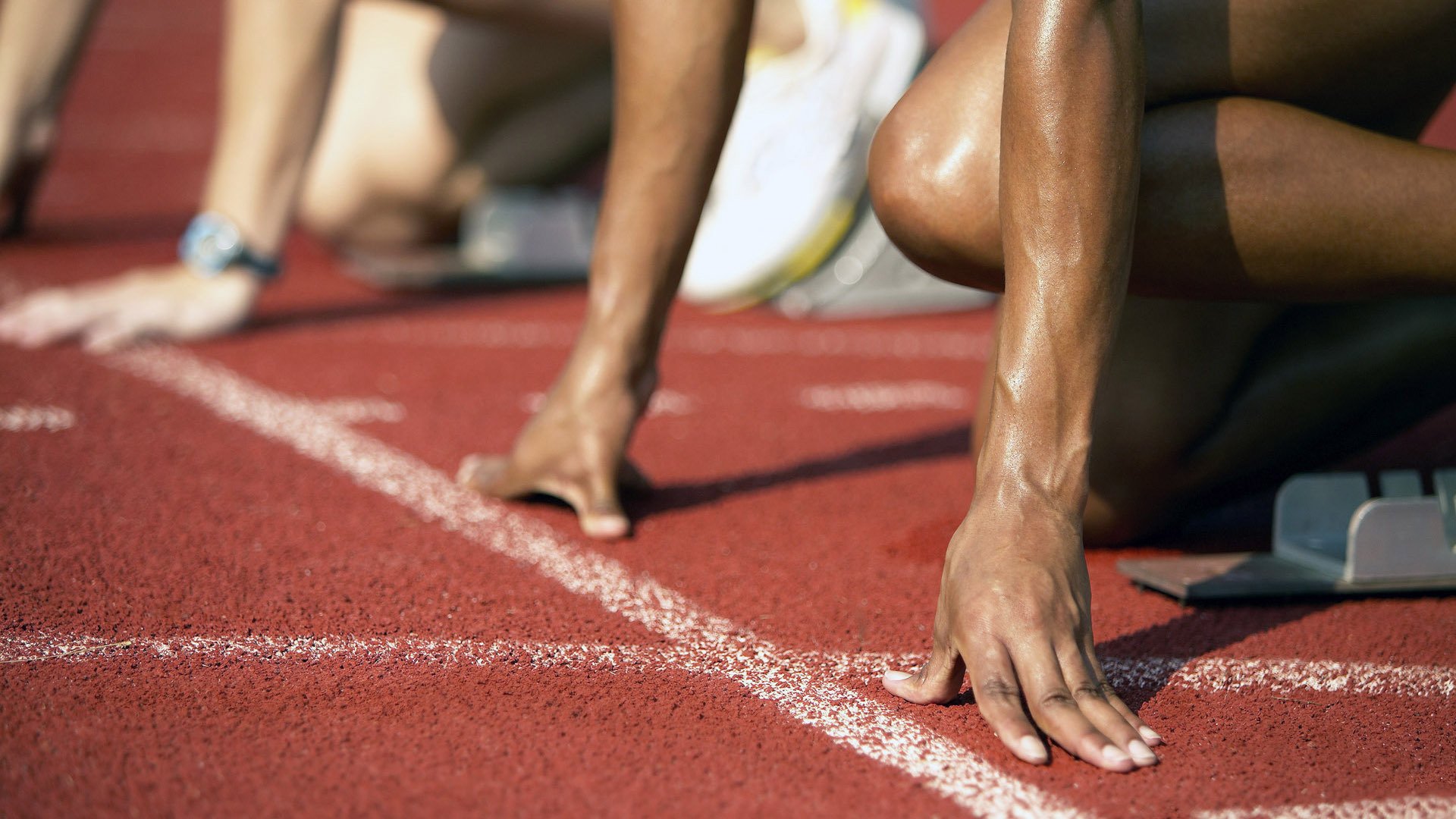 双城记,F1摩纳哥极速缠斗与AC米兰封锁战术的时空交响